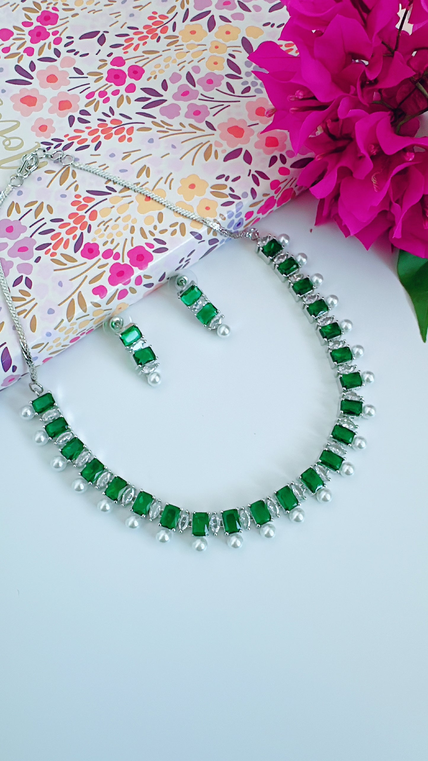 Gleam Aura Necklace Set