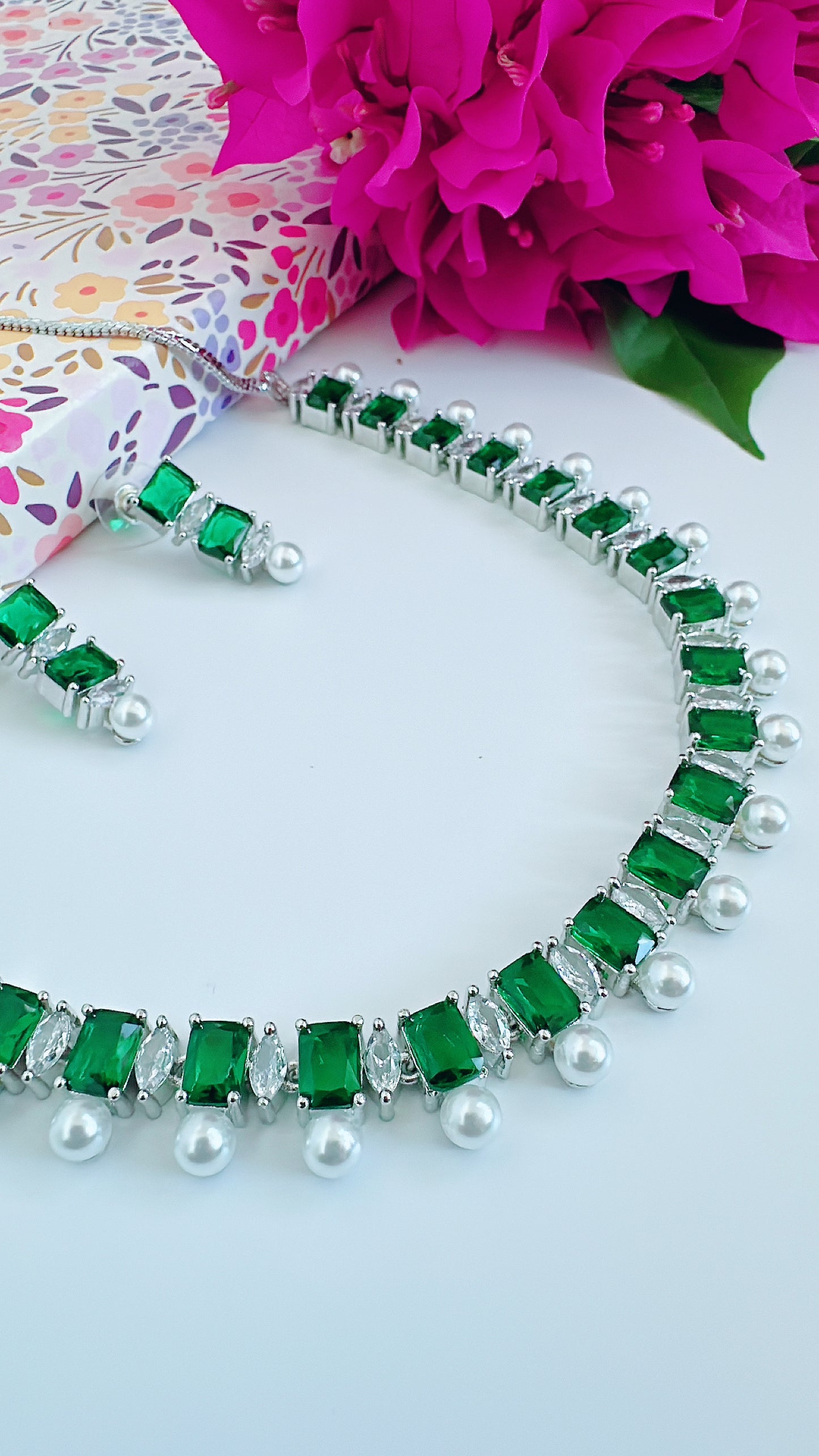 Gleam Aura Necklace Set