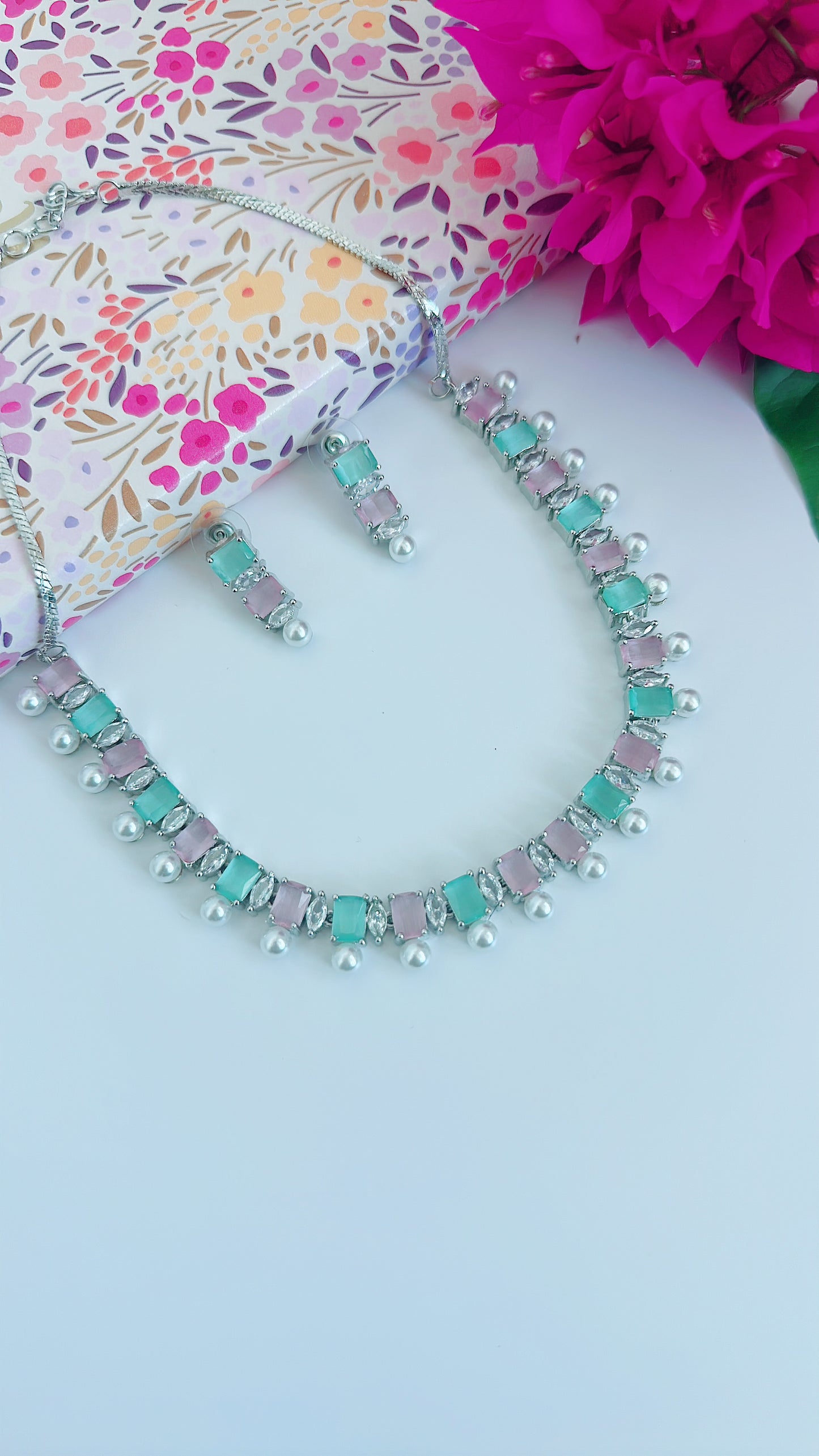 Gleam Aura Necklace Set