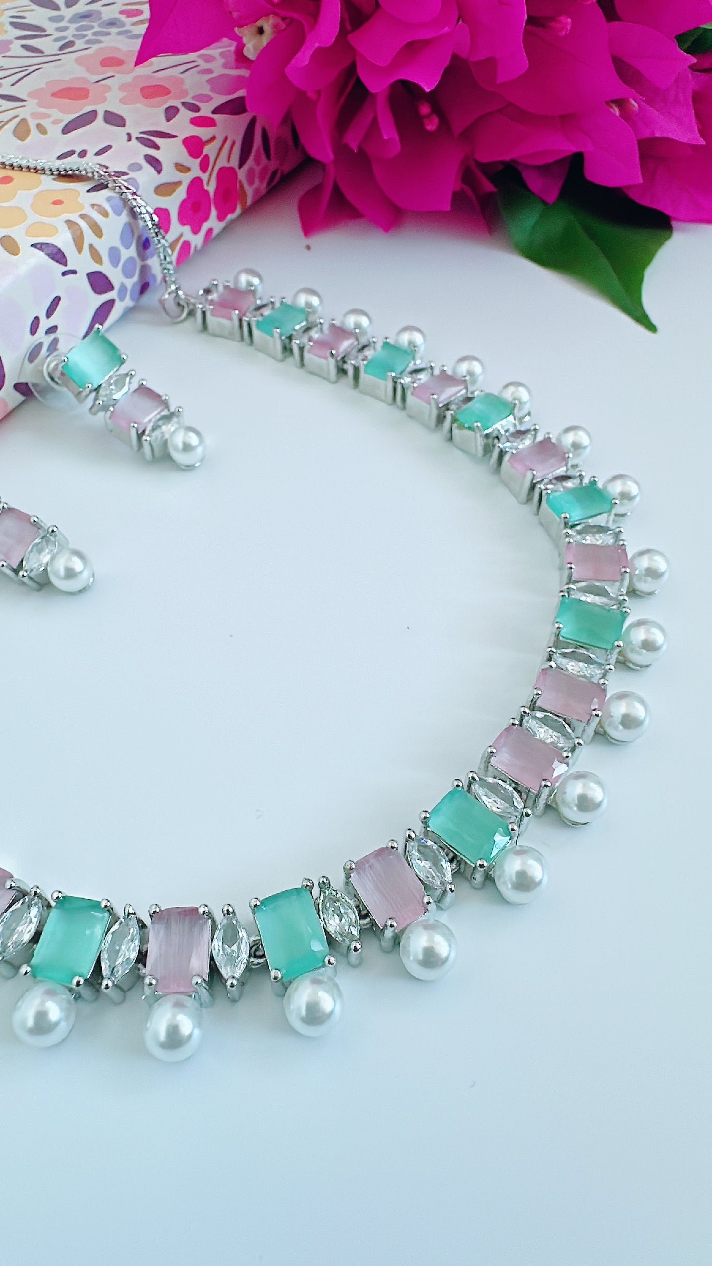 Gleam Aura Necklace Set