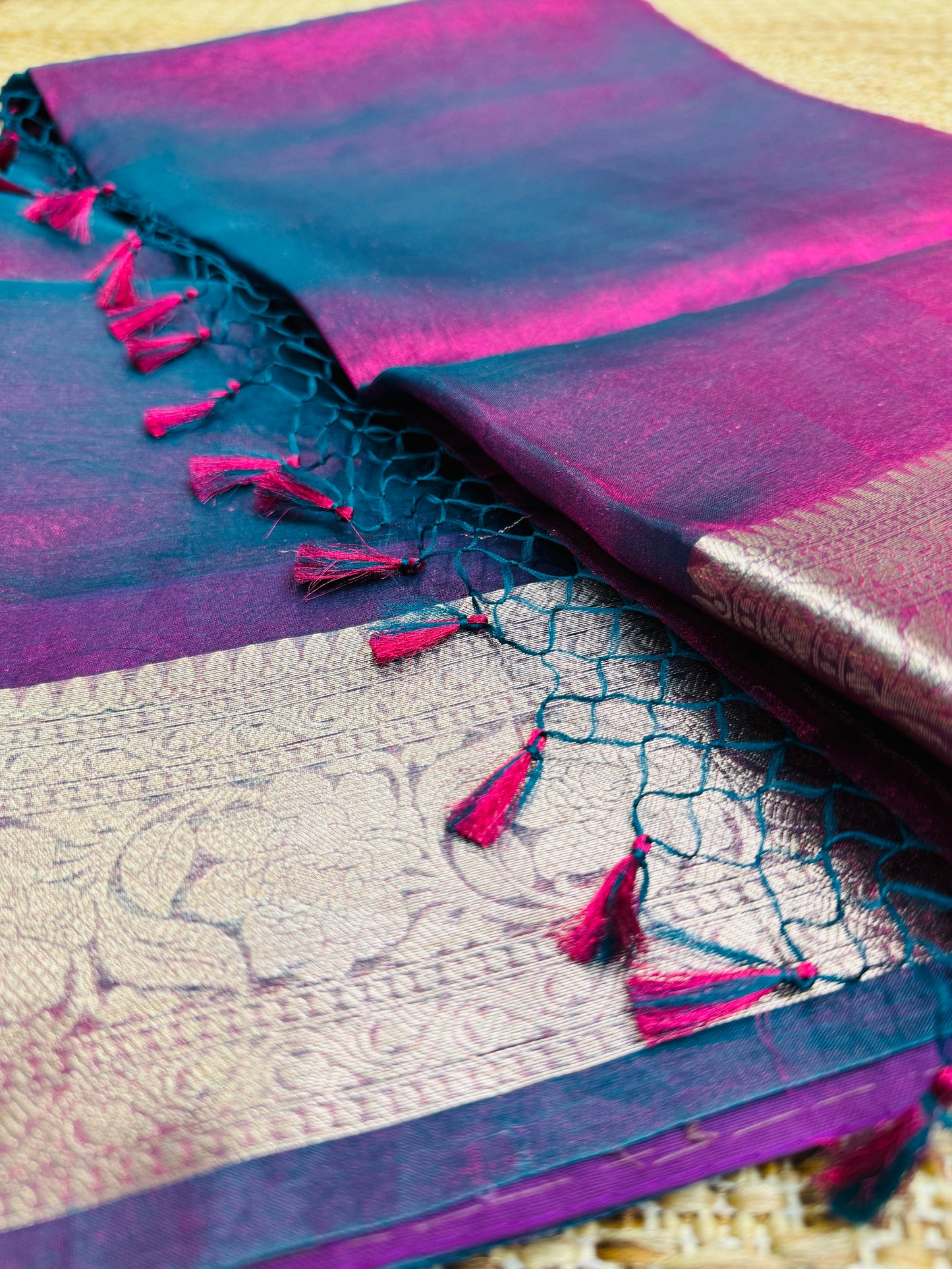 Noor-e-Plum Pure Silk Handloom Saree
